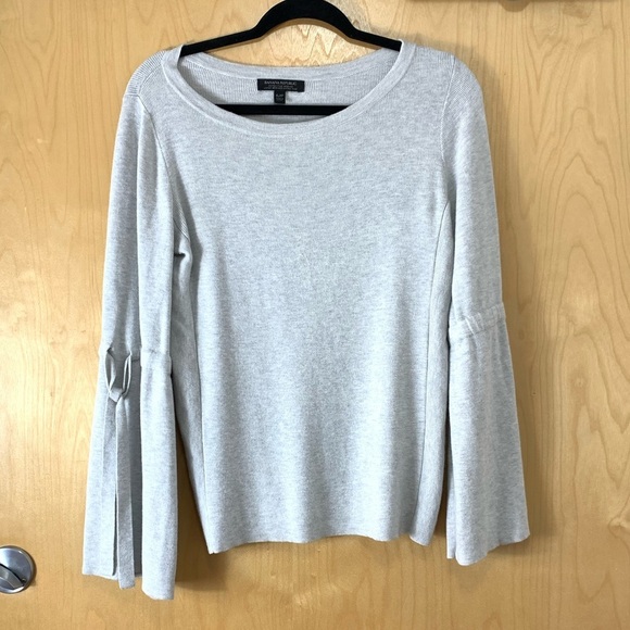 Banana Republic Grey Wool Bell Sleeve Crew Sweater - Picture 2 of 12